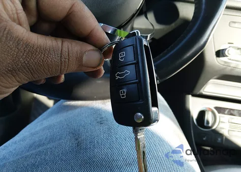 2018 Audi Q3 2.0T Premium/2.0T Sport Premium z USA, uszkodzony, nr VIN WA1ECCFS9JR024487